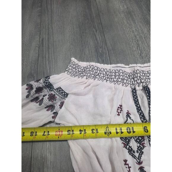 Romeo & Juliet Embroidered Cold Shoulder Top Cream/Black M A003313 - Picture 4 of 9